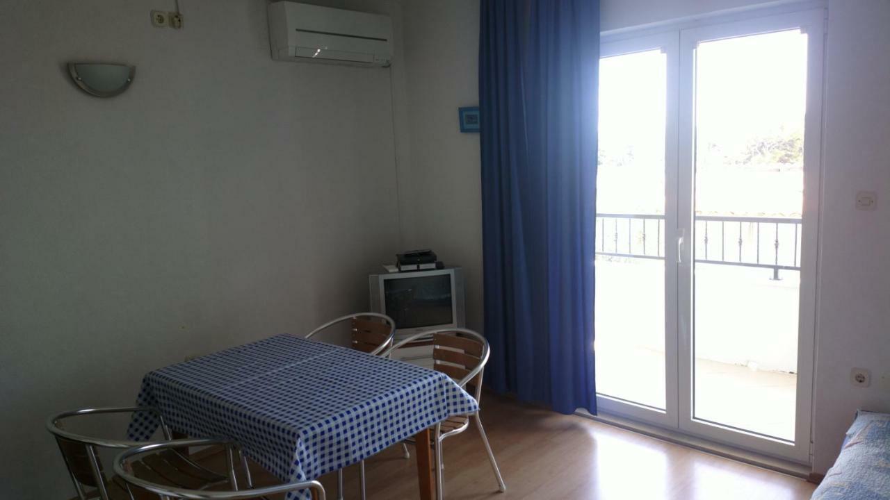 Apartment Tomo Tučepi Exterior foto